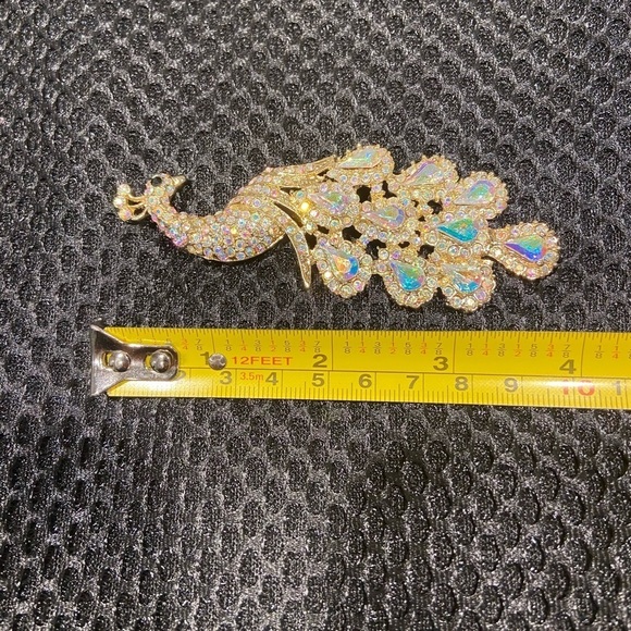 Heidi Daus Inspired Peacock Crystal Rhinestone Gold Tone Brooch - Picture 9 of 10